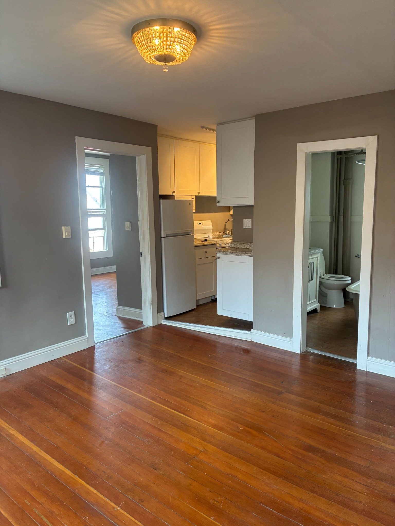 Move-out cleaning after photo showing clean living area