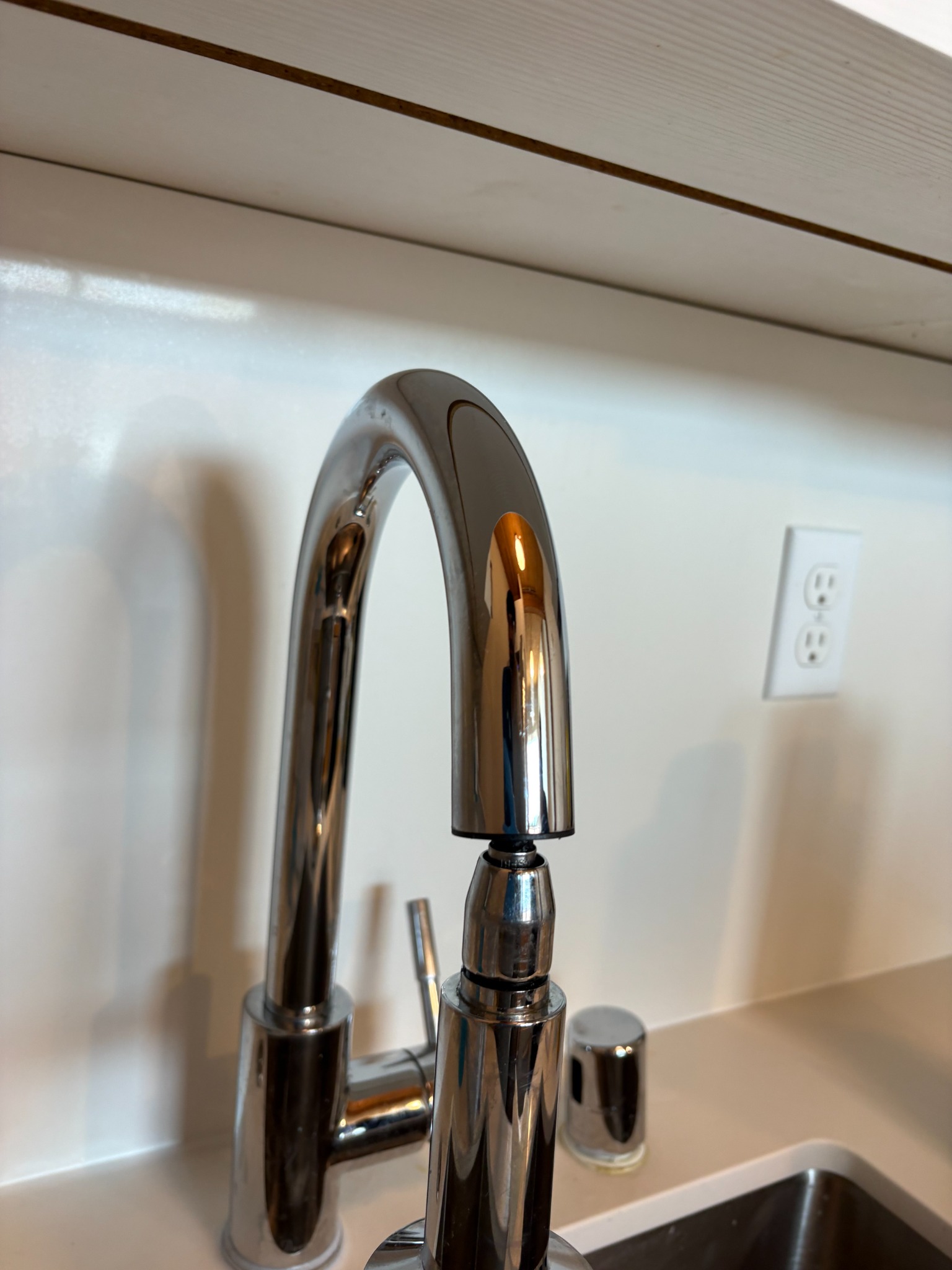 Clean kitchen faucet fixture