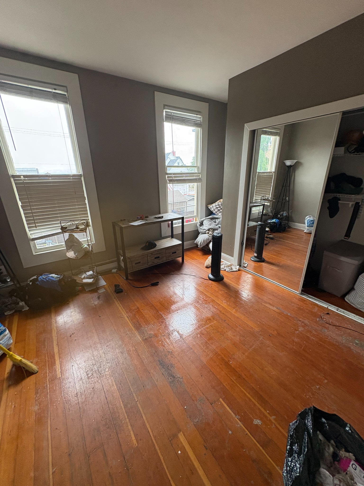 Move-out cleaning before photo showing items and equipment in room